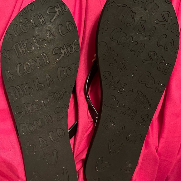 Coach Flops w/matching Wristlet in new condition. - Picture 7 of 8